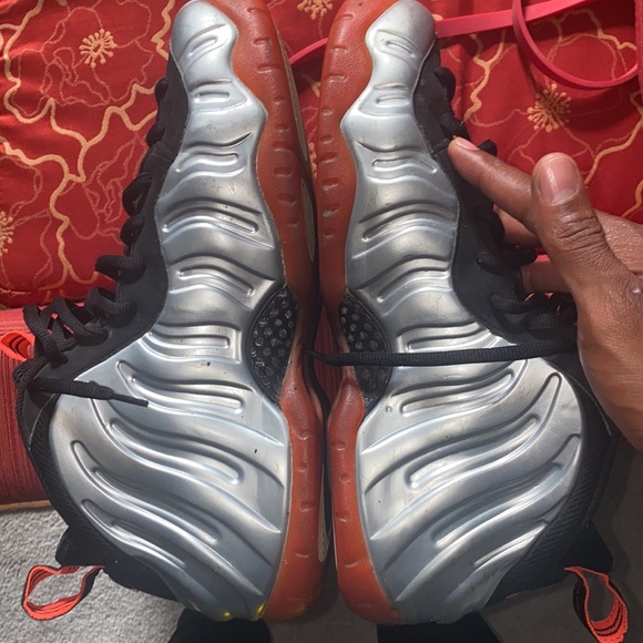 Silver/Red Nike Foamposities - Picture 3 of 3